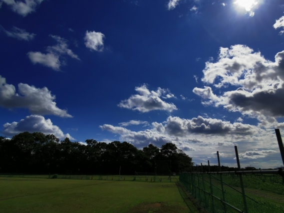 青空いっぱい！野球を楽しむ子どもたち！！